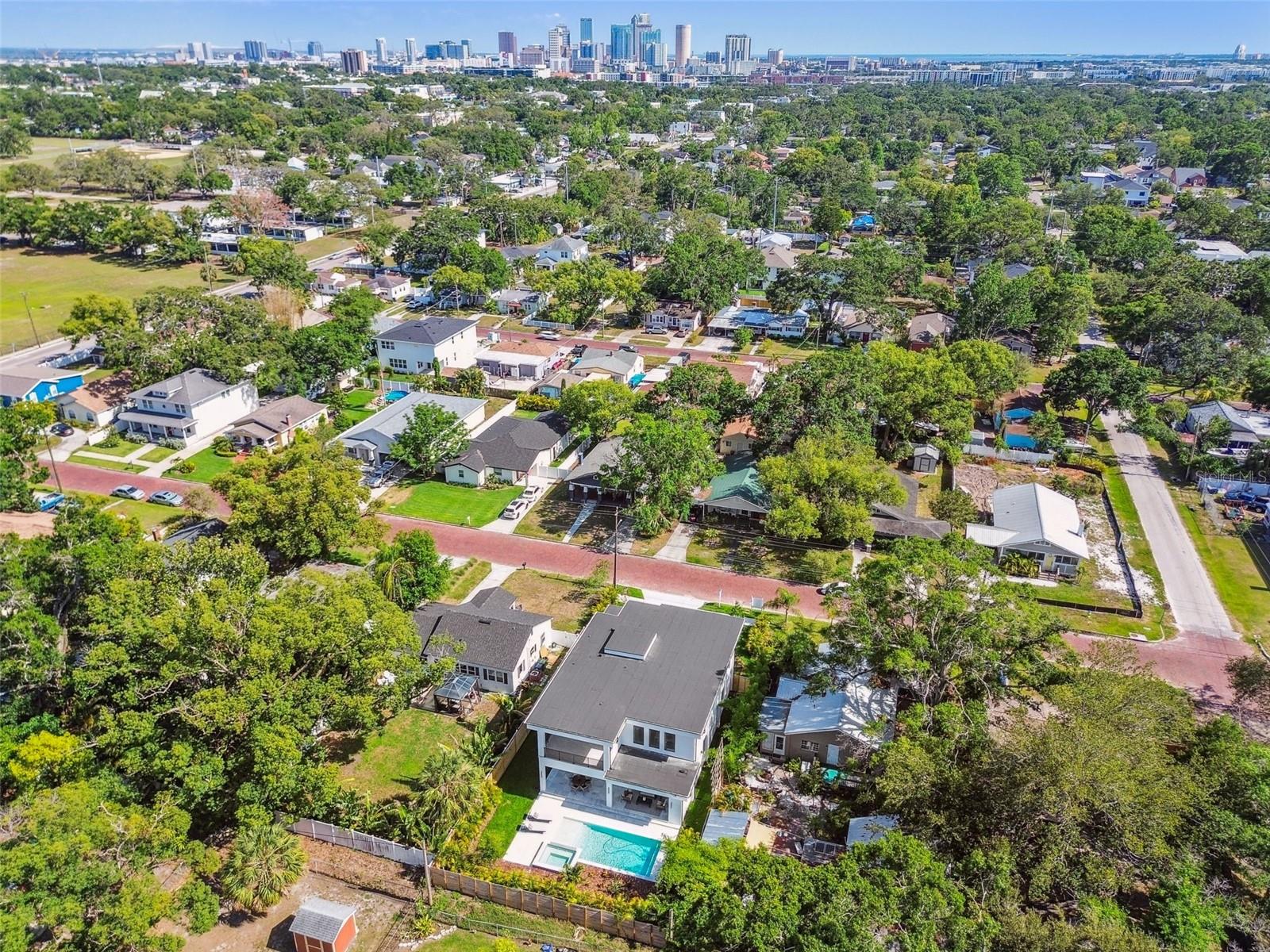 Listing photo id 49 for 715 Peninsular Street