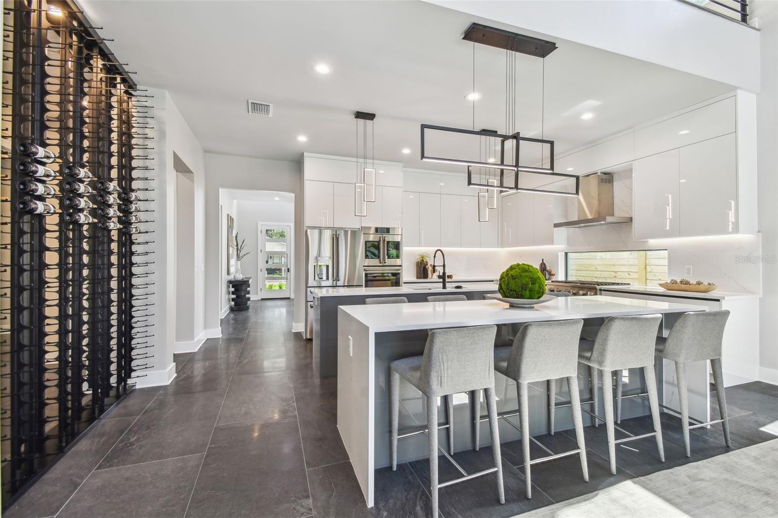 Listing photo id 4 for 715 Peninsular Street