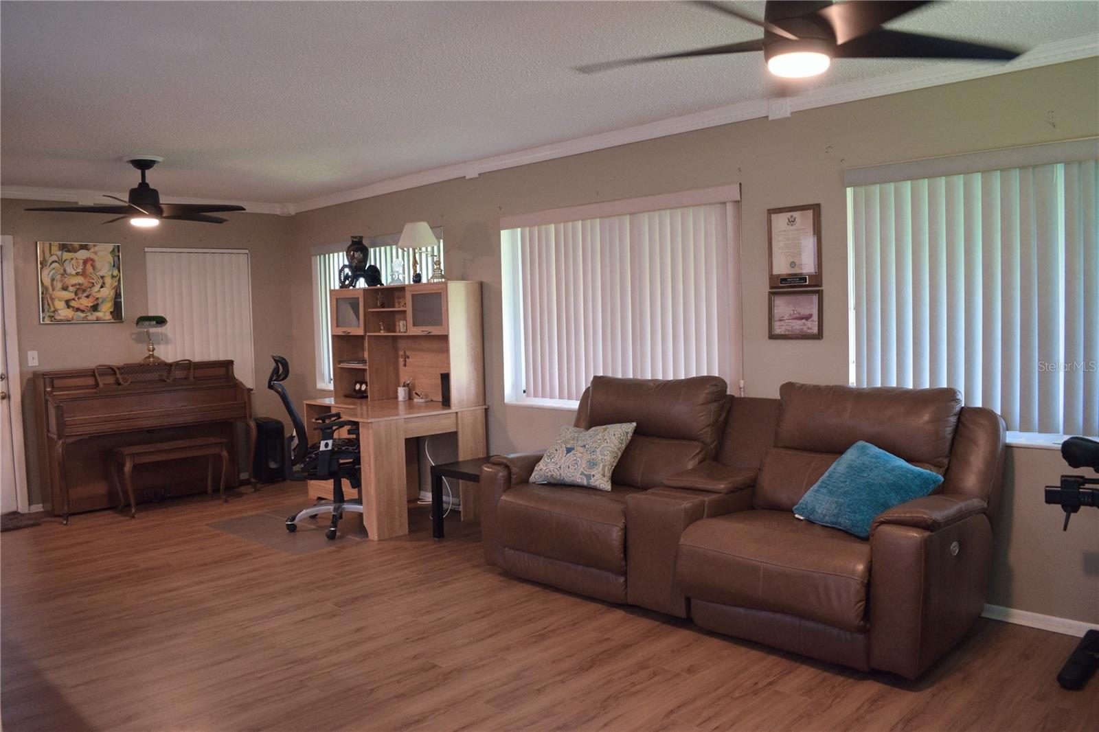 Image 14 of 24 For 9639 Mainlands Boulevard E