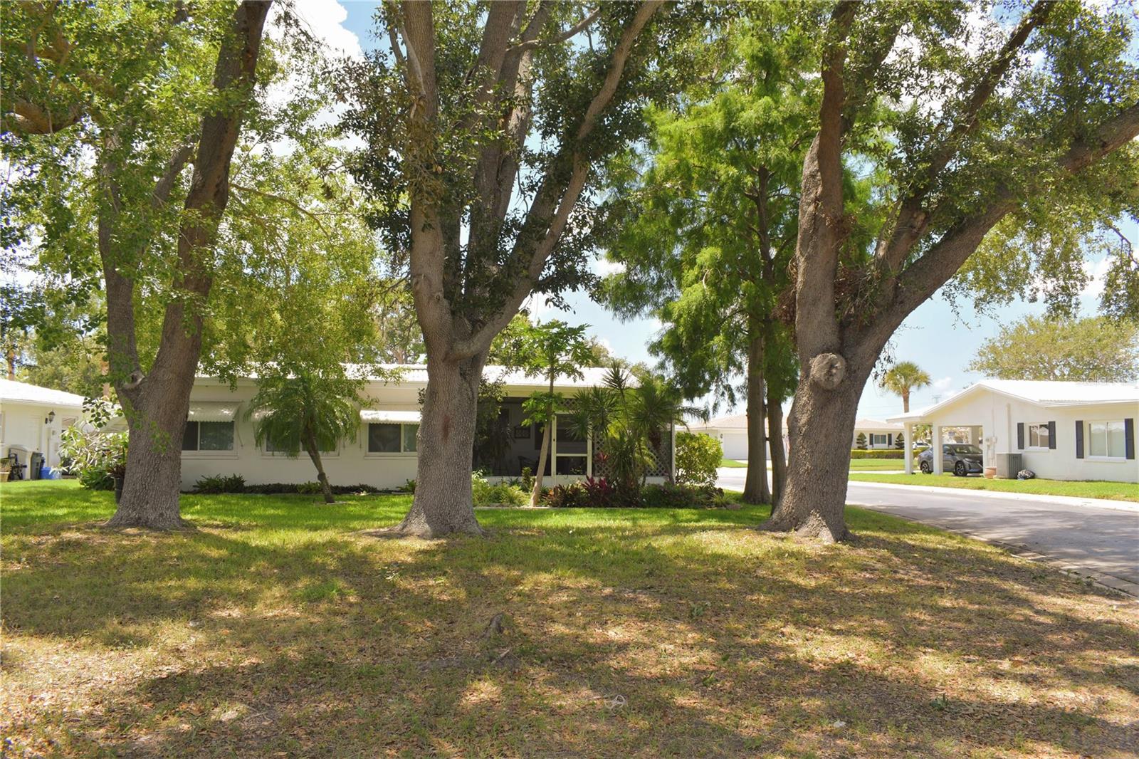 Image 22 of 24 For 9639 Mainlands Boulevard E