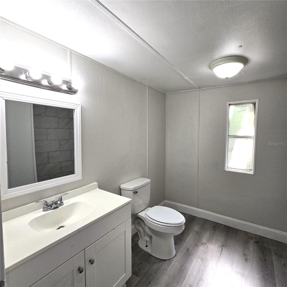 Image 11 of 26 For 2434 Trenton Road E