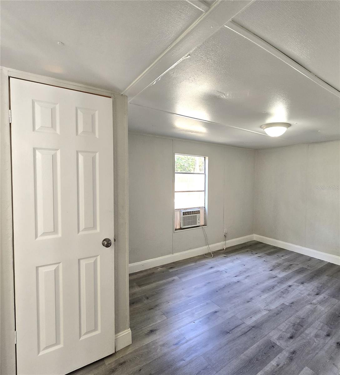 Image 7 of 26 For 2434 Trenton Road E