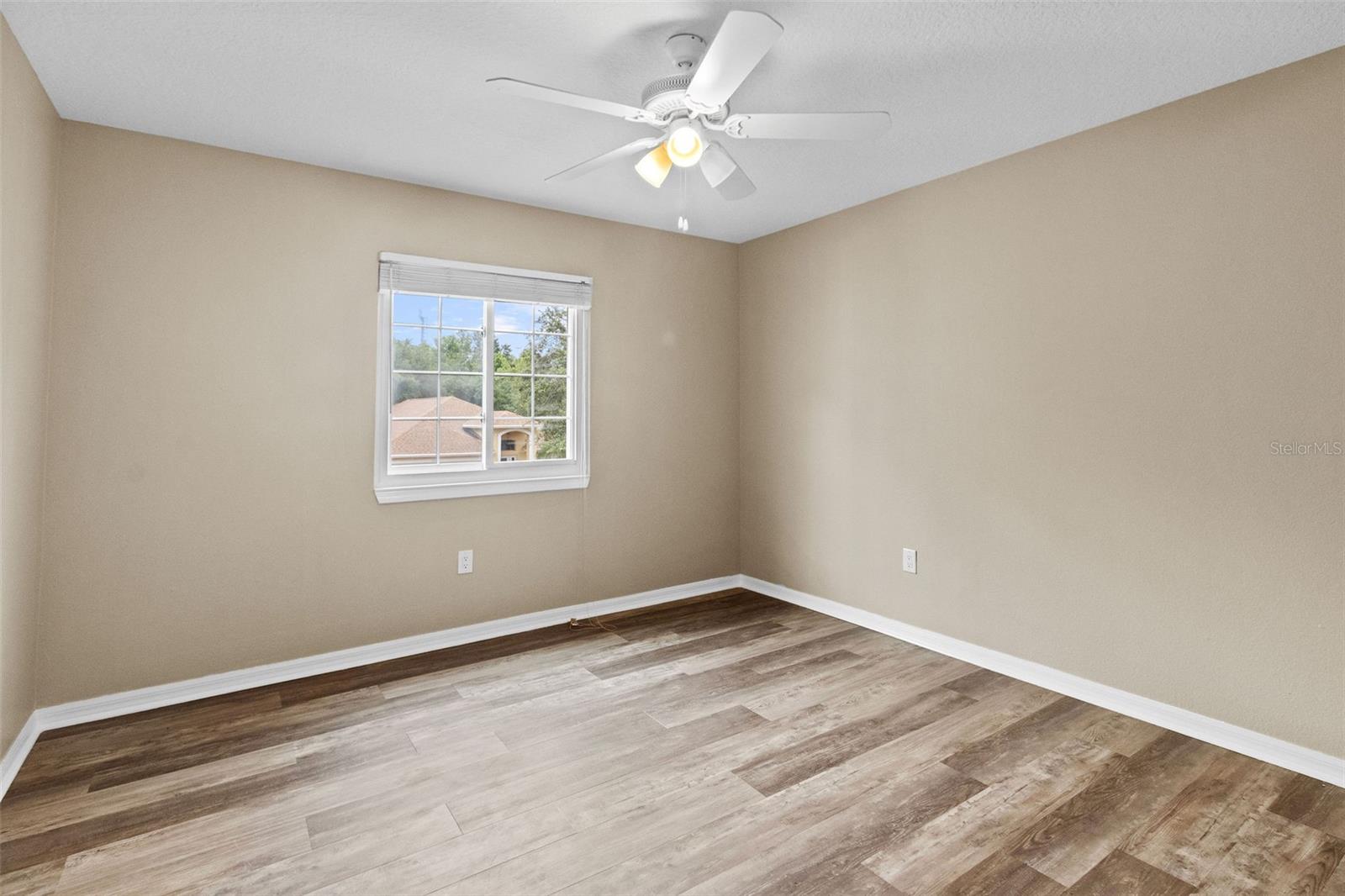 Listing photo id 16 for 16206 Nottingham Park Way