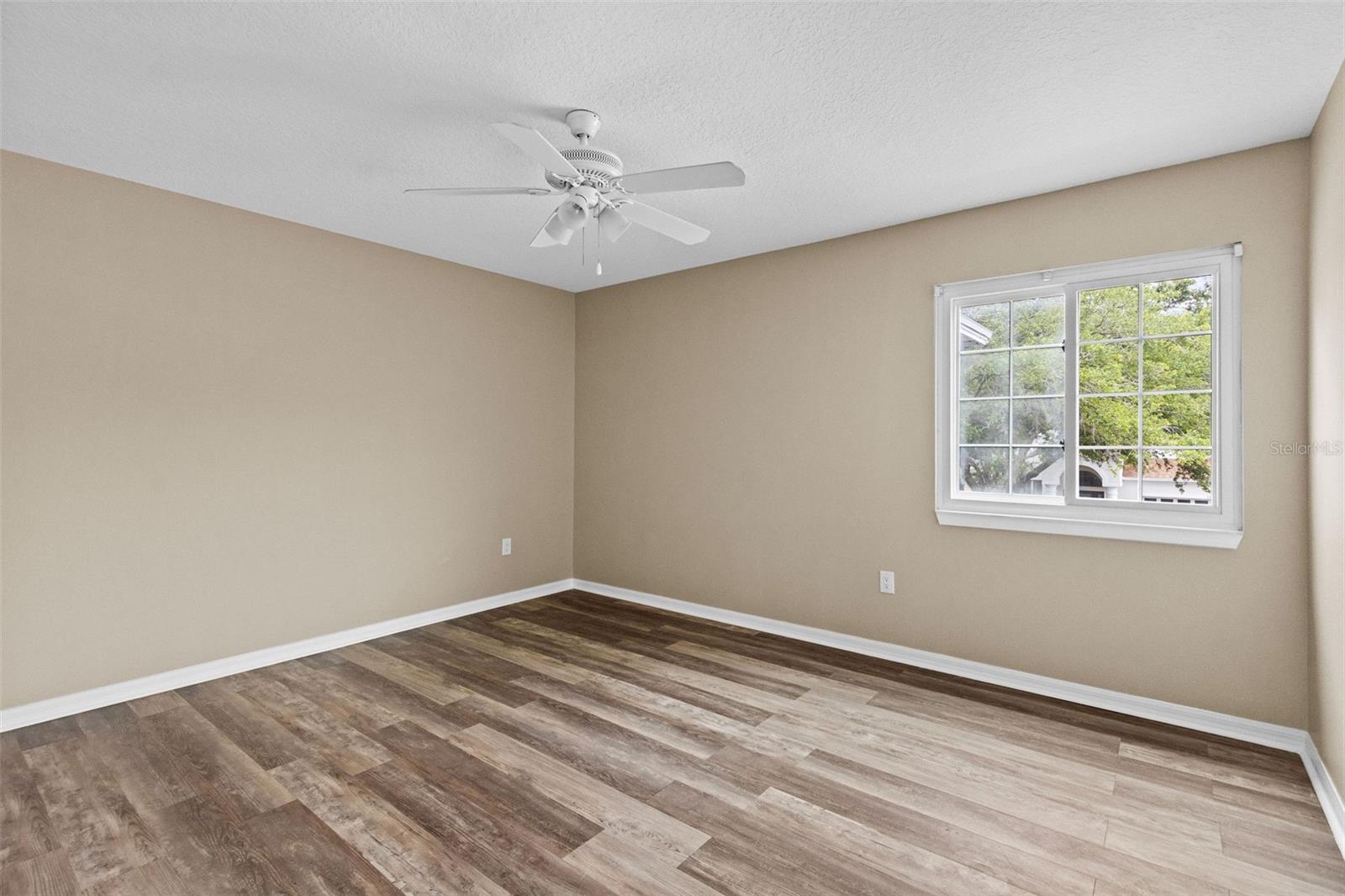 Listing photo id 18 for 16206 Nottingham Park Way