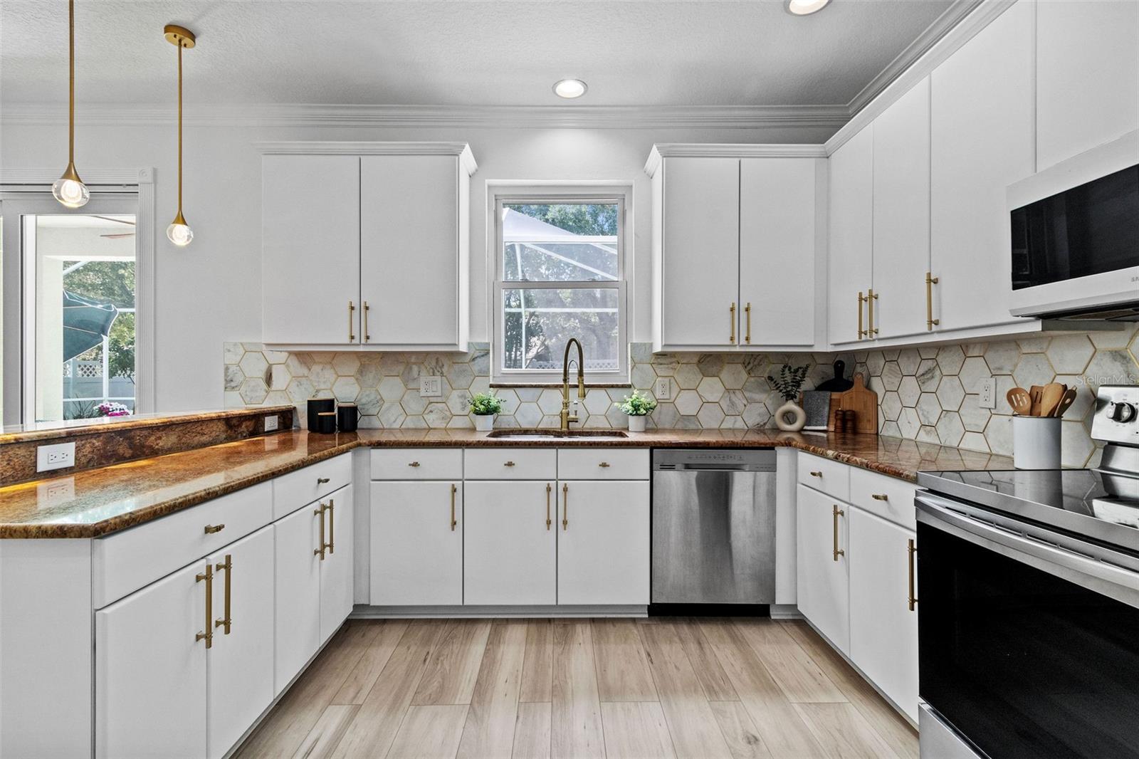 Listing photo id 2 for 16206 Nottingham Park Way