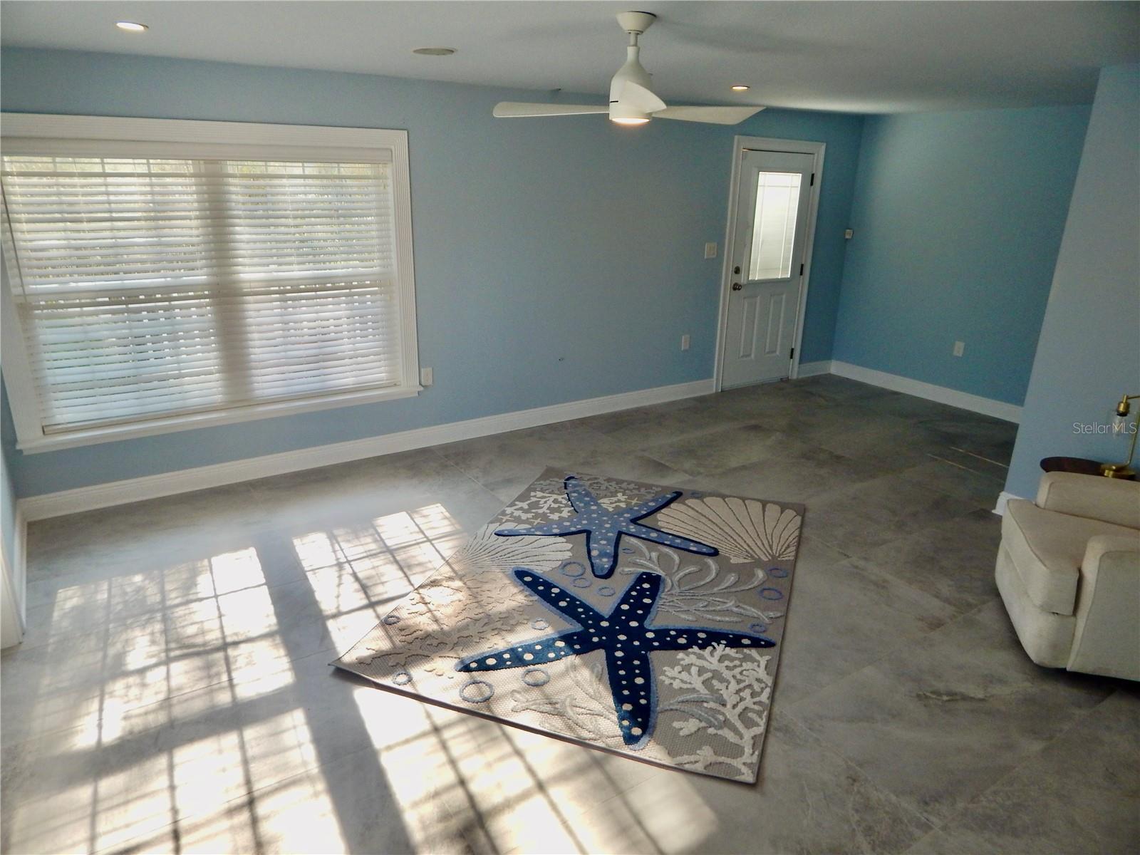 Listing photo id 11 for 8025 Island Drive