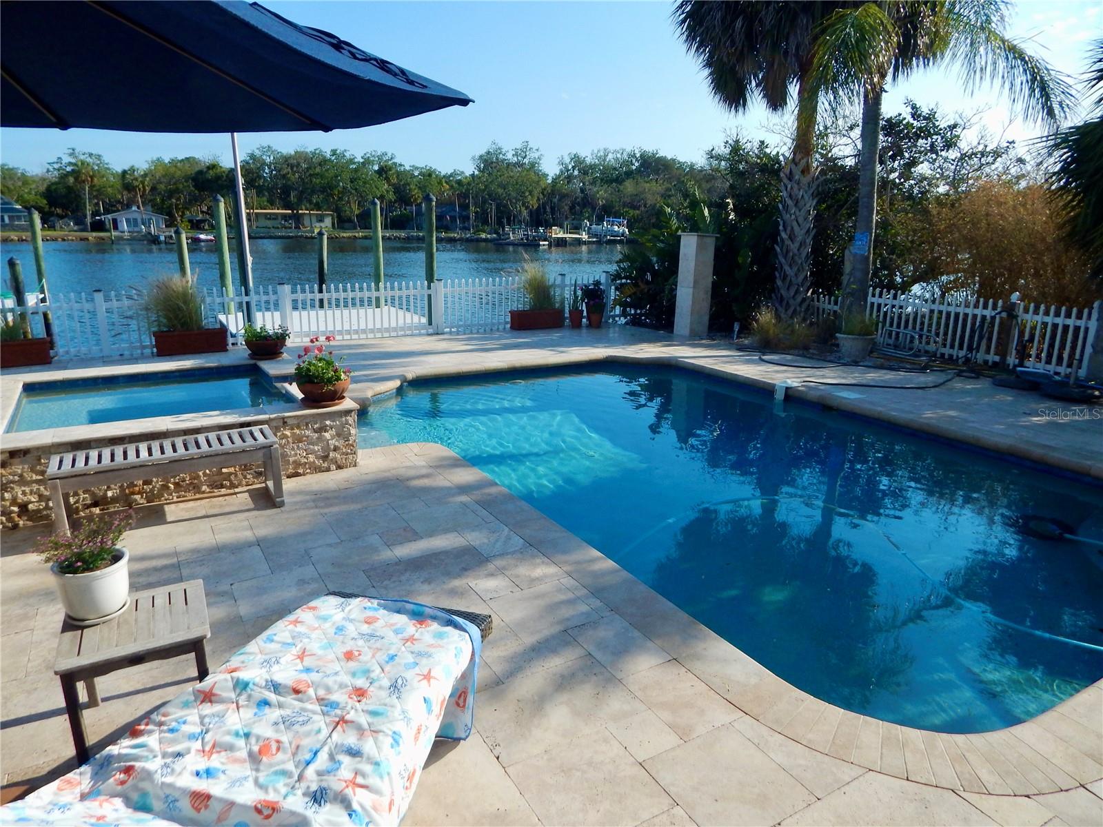 Listing photo id 14 for 8025 Island Drive