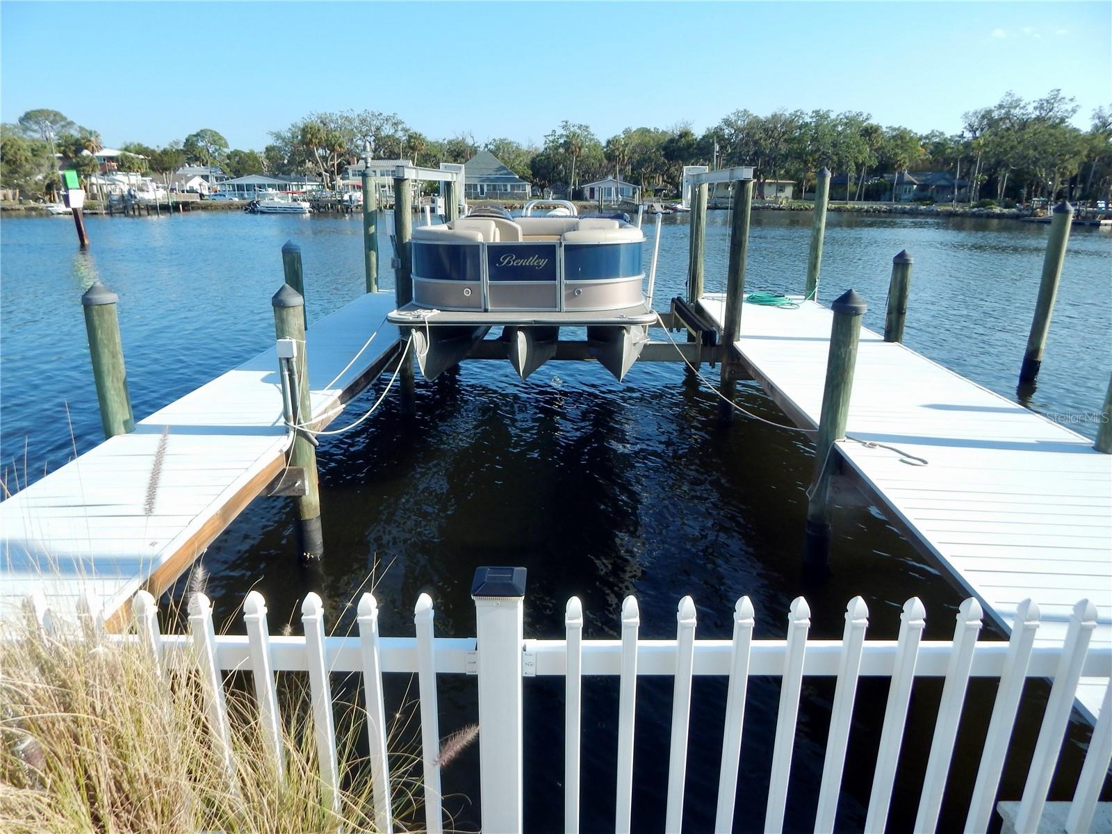 Listing photo id 16 for 8025 Island Drive