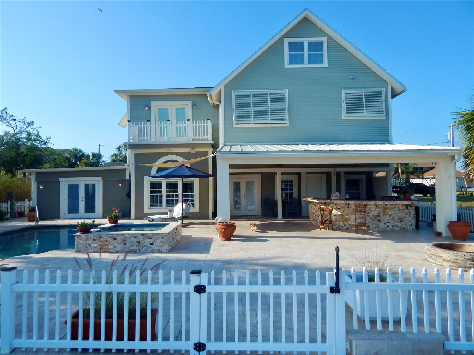Listing photo id 18 for 8025 Island Drive