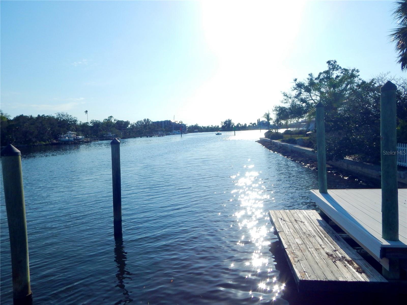 Listing photo id 19 for 8025 Island Drive