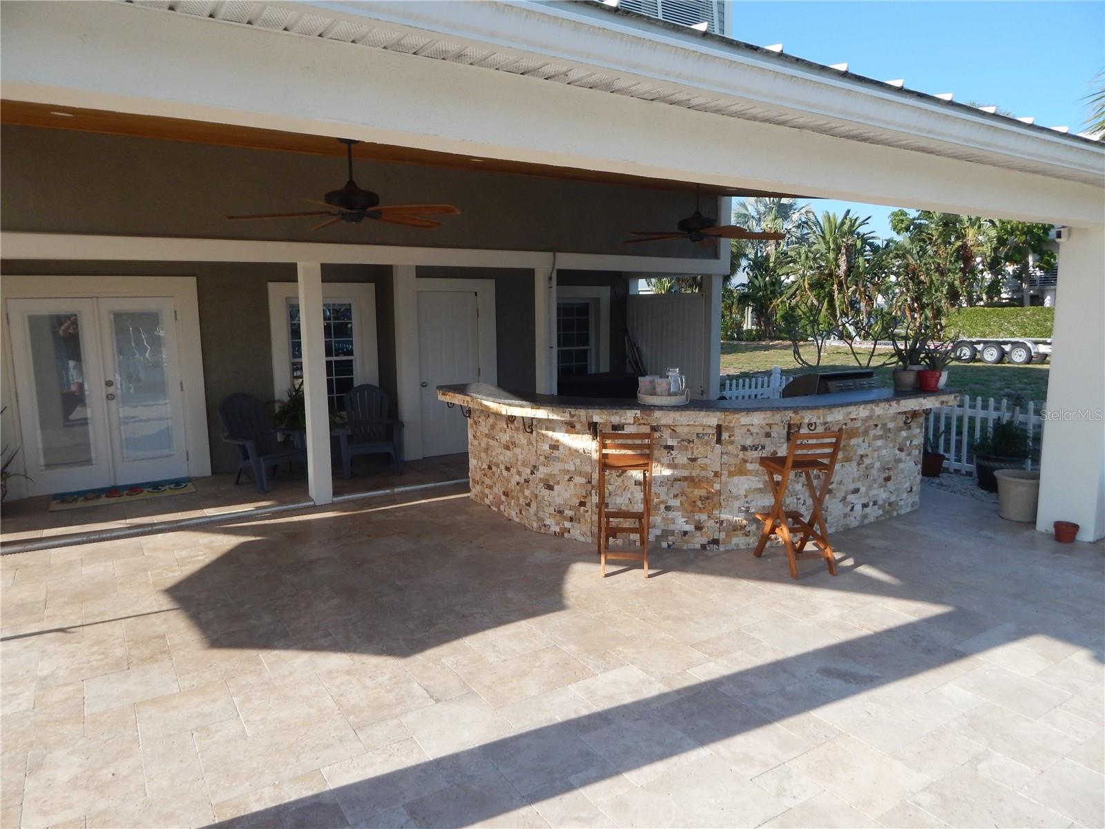 Listing photo id 24 for 8025 Island Drive