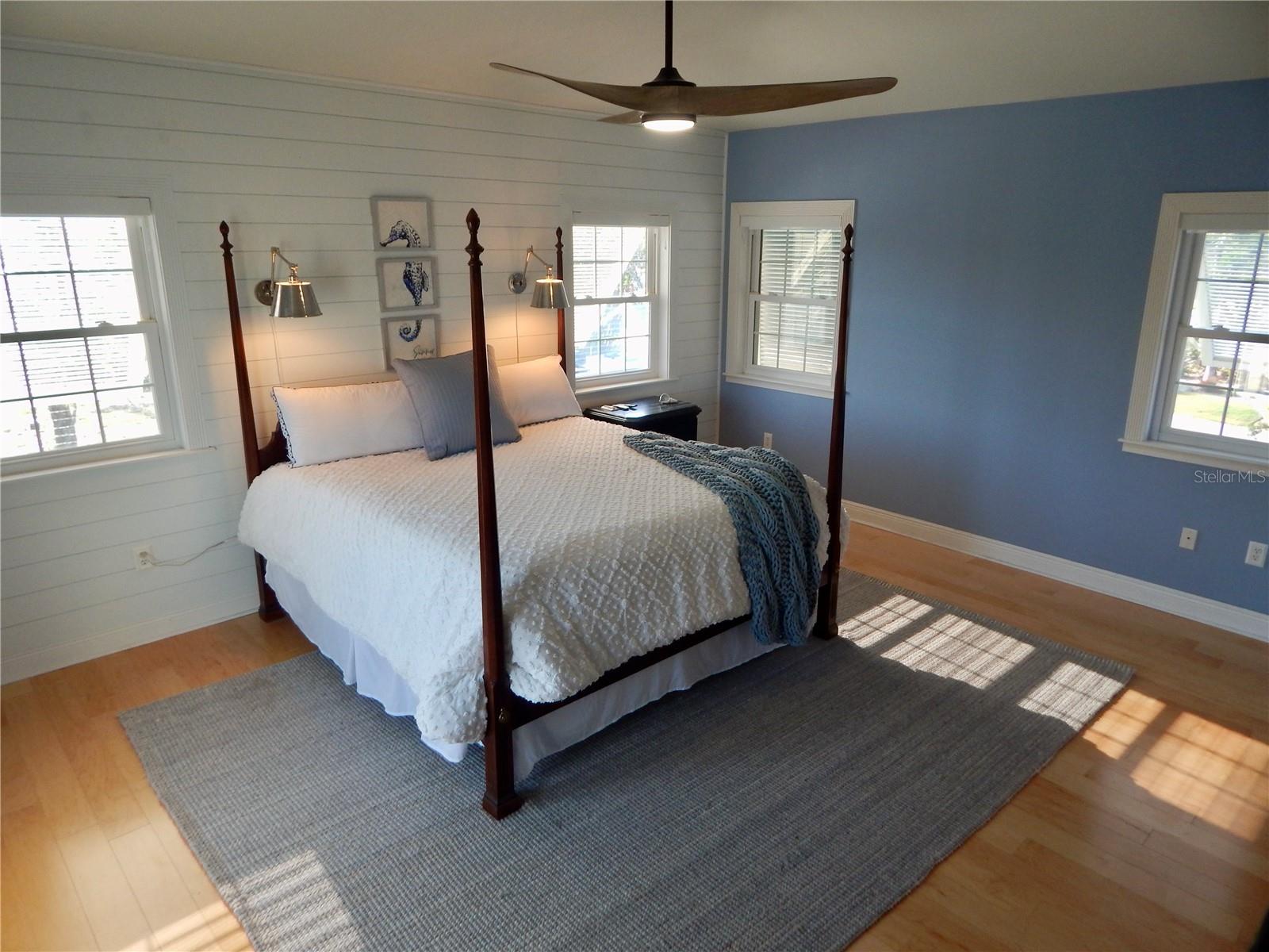 Listing photo id 26 for 8025 Island Drive