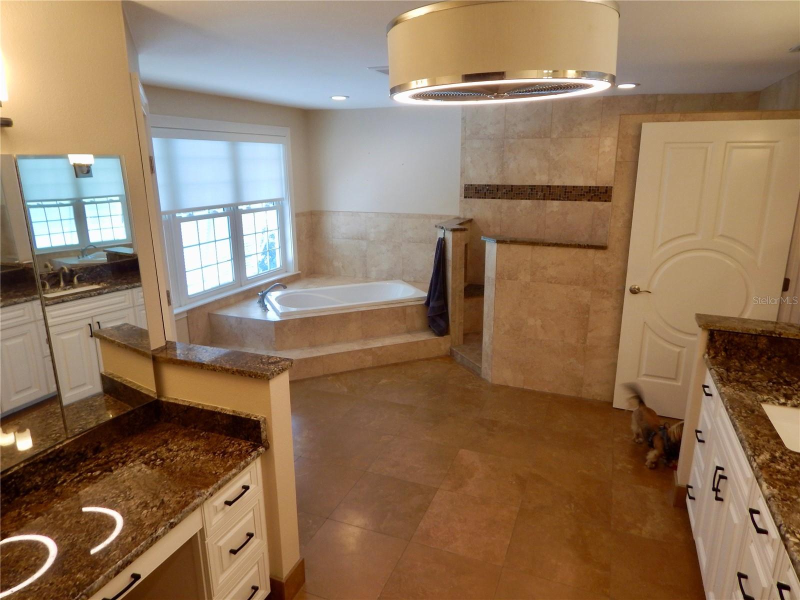 Listing photo id 27 for 8025 Island Drive