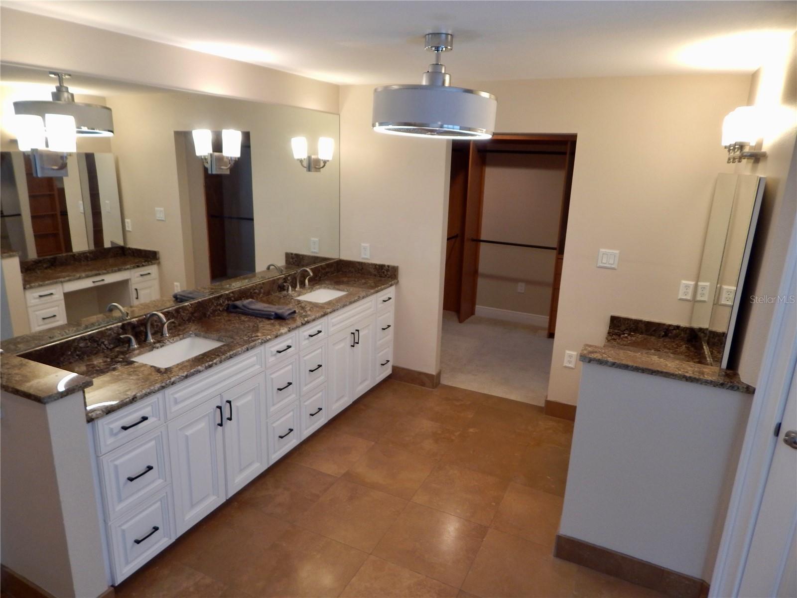 Listing photo id 28 for 8025 Island Drive