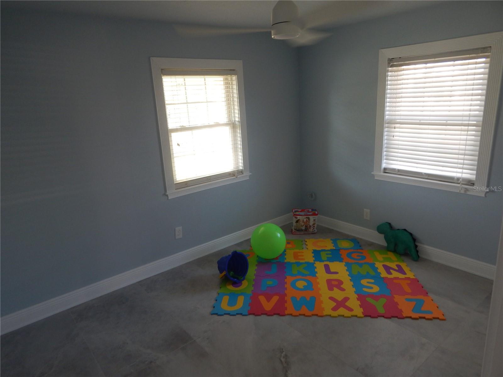 Listing photo id 32 for 8025 Island Drive