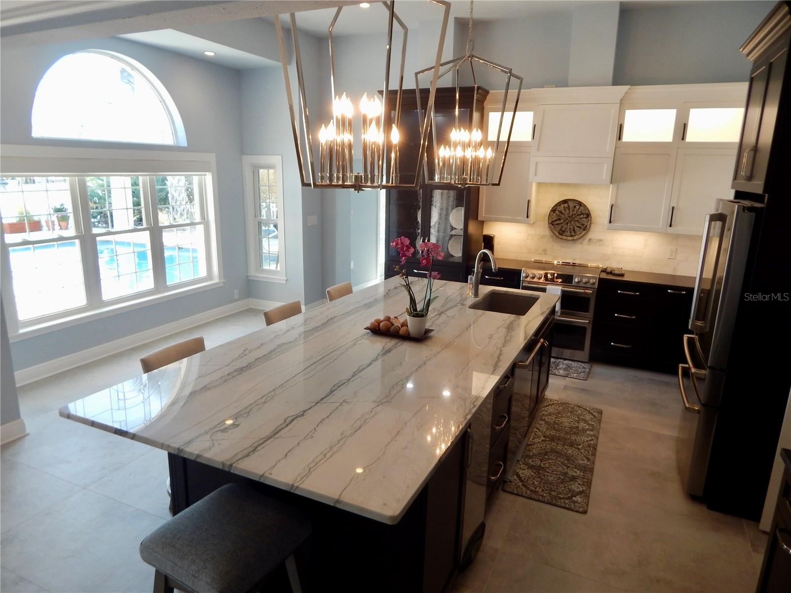 Listing photo id 3 for 8025 Island Drive