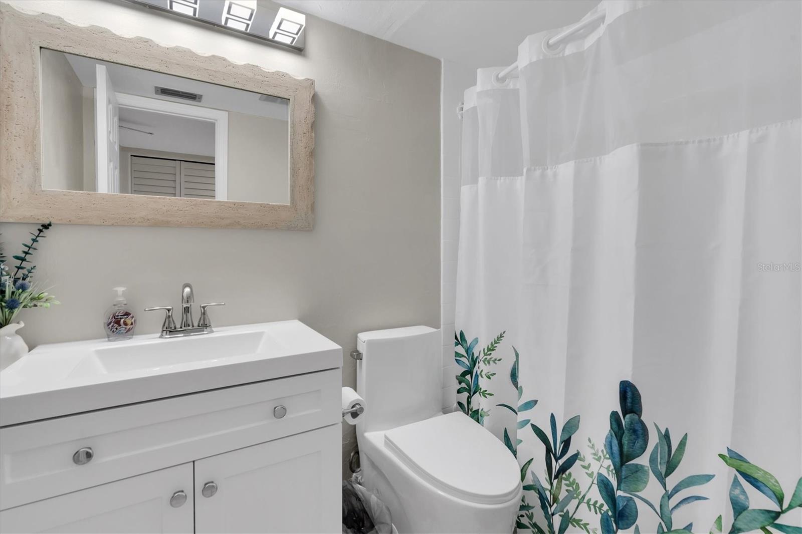 Image 13 of 27 For 4550 Cove Circle 1105