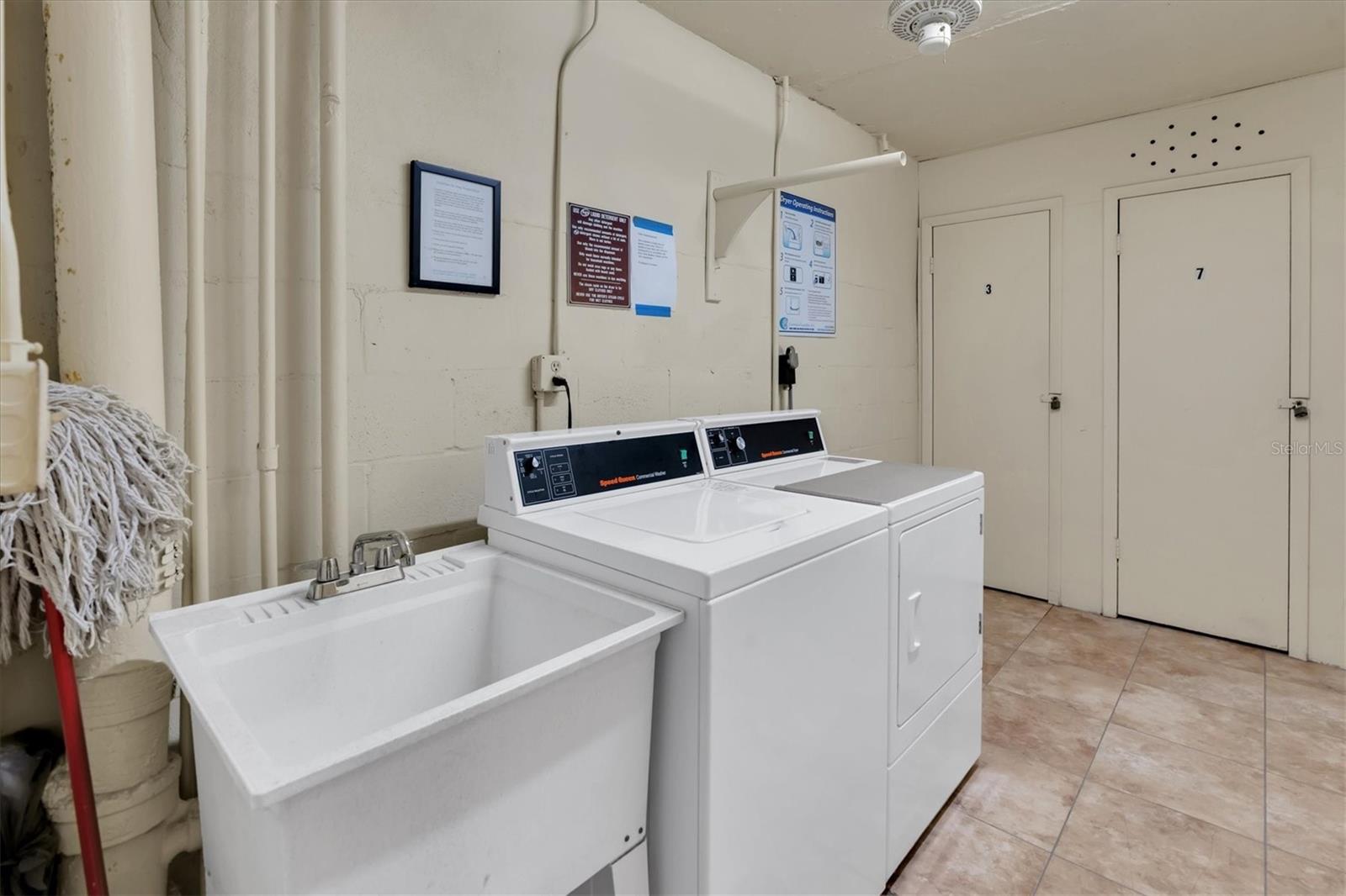Image 15 of 27 For 4550 Cove Circle 1105