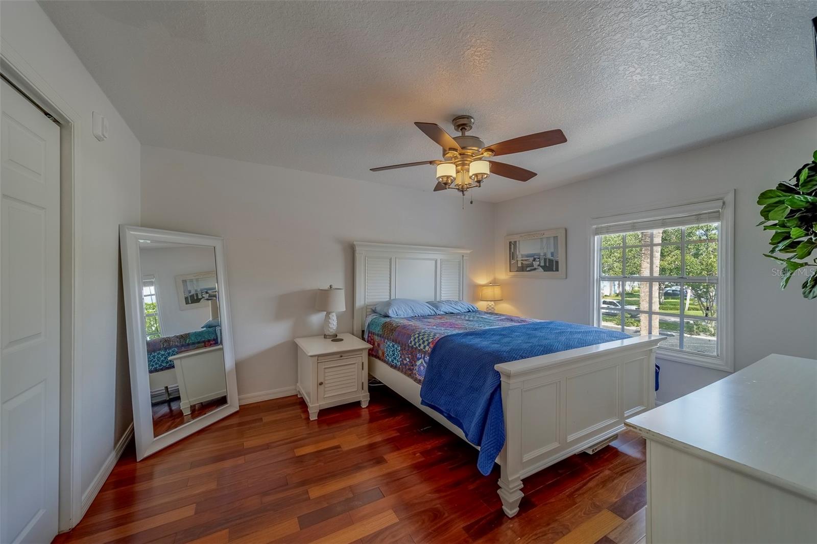 Image 14 of 41 For 5196 Beach Drive Se C