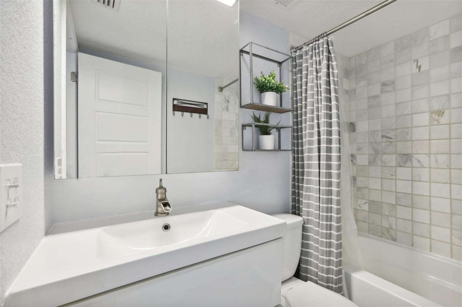 Image 18 of 47 For 9715 Harrell Ave  29