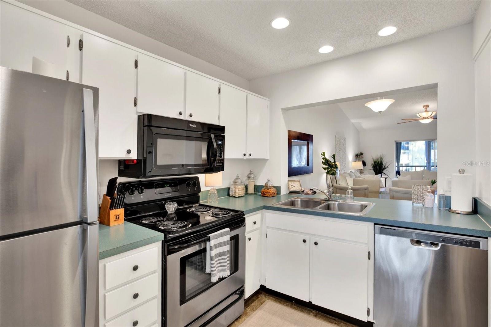 Image 7 of 23 For 1390 Oak Hill Drive 206