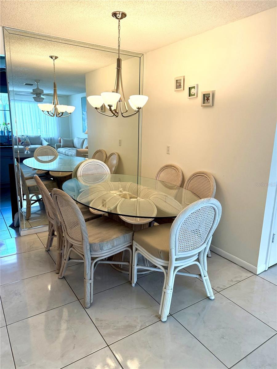 Image 6 of 28 For 6880 Versailles N