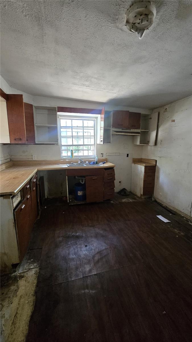 Image 2 of 7 For 4207 Henry Avenue