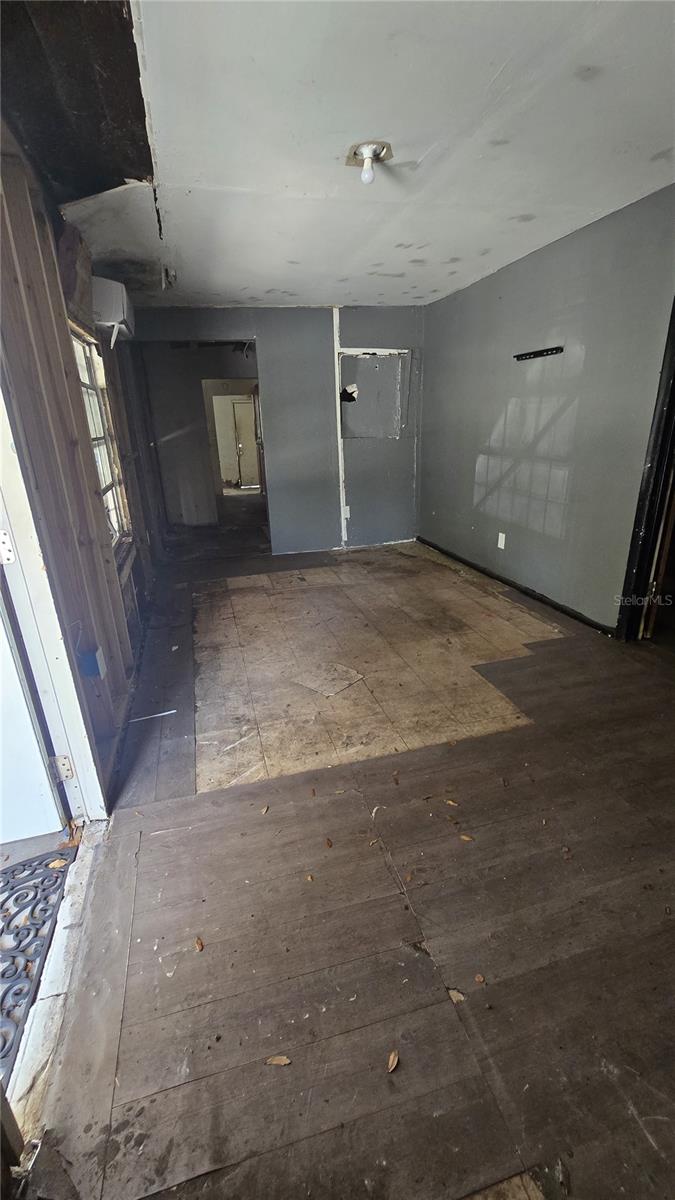 Image 4 of 7 For 4207 Henry Avenue