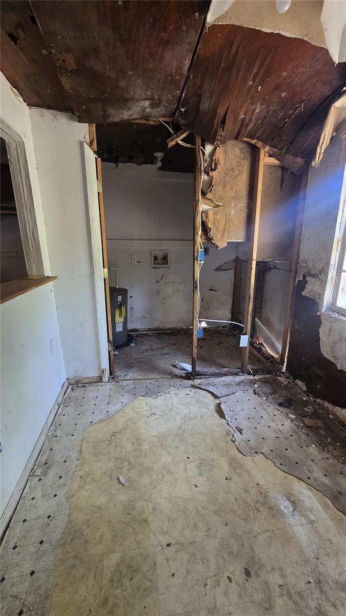 Image 6 of 7 For 4207 Henry Avenue