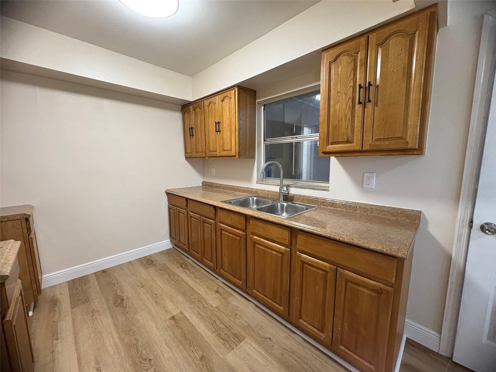 Image 8 of 23 For 2713 Chestnut Street