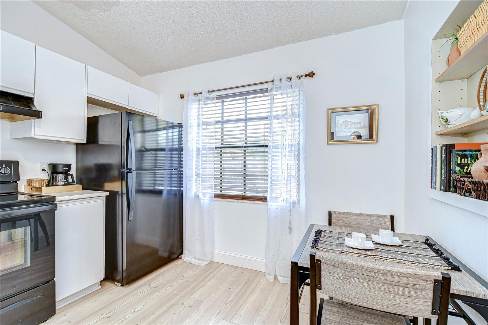 Image 10 of 42 For 2139 Elm Street 308