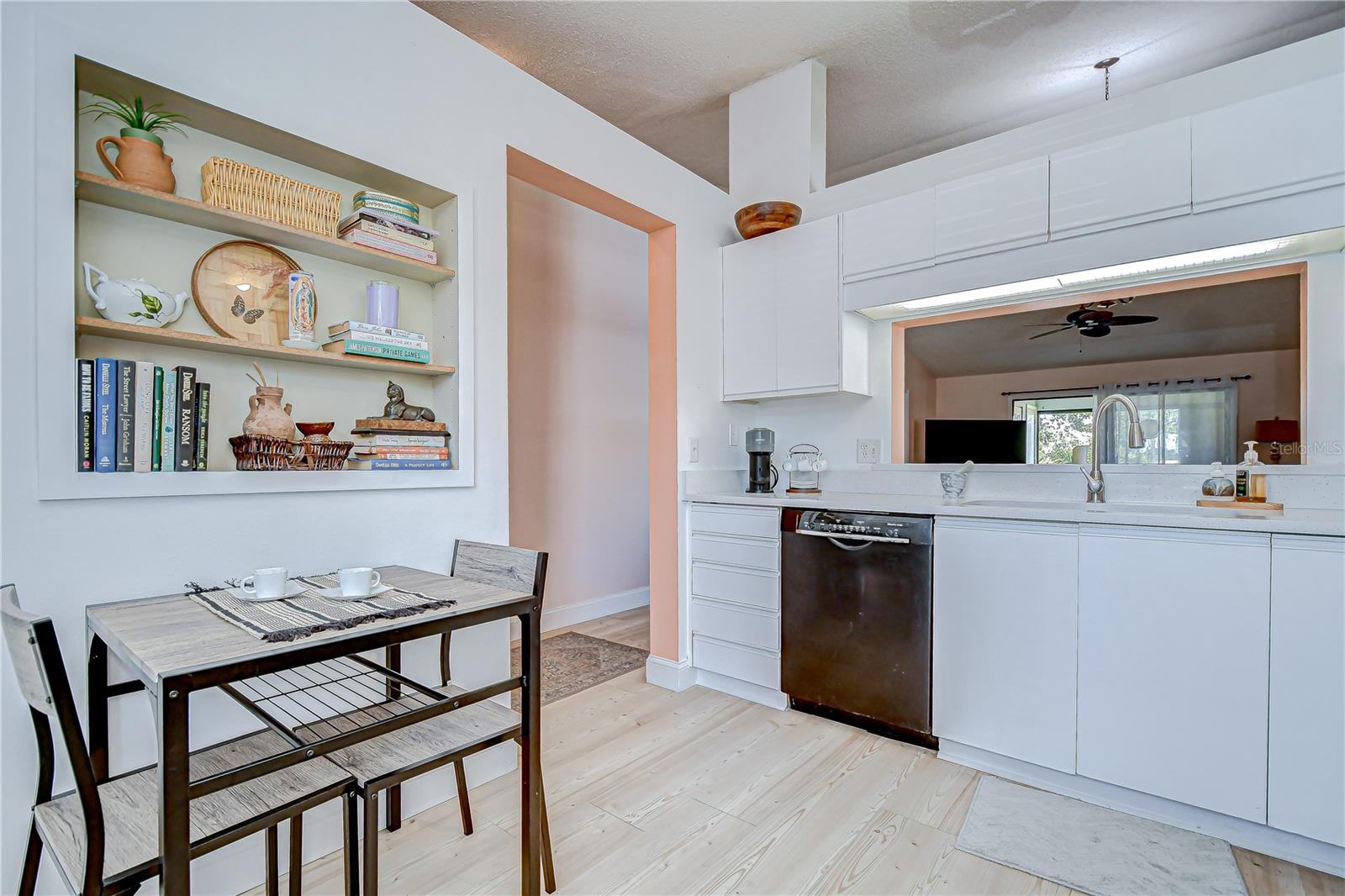 Image 11 of 42 For 2139 Elm Street 308