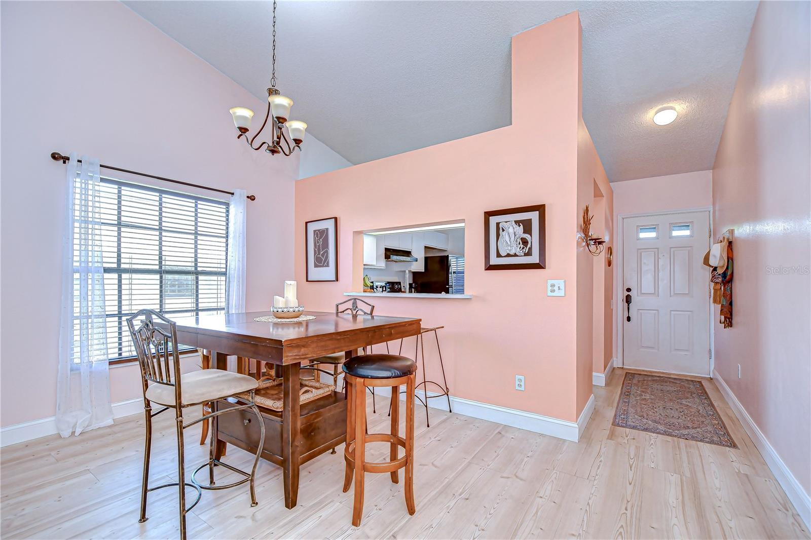 Image 14 of 42 For 2139 Elm Street 308