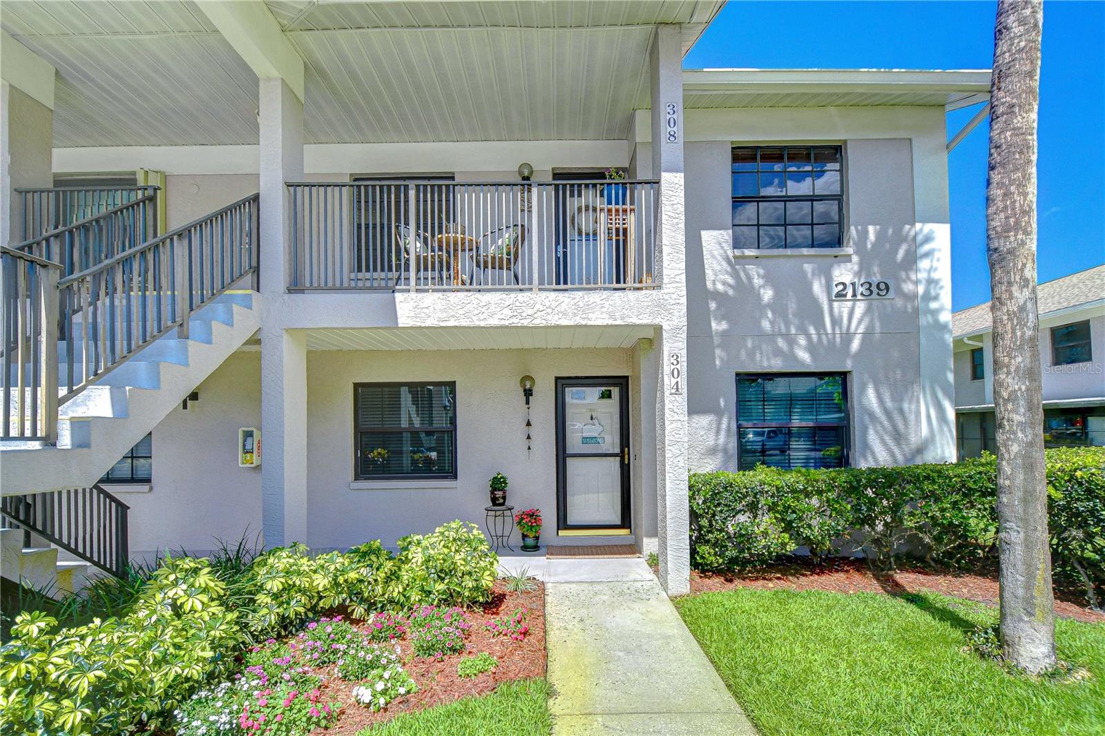 Image 2 of 42 For 2139 Elm Street 308