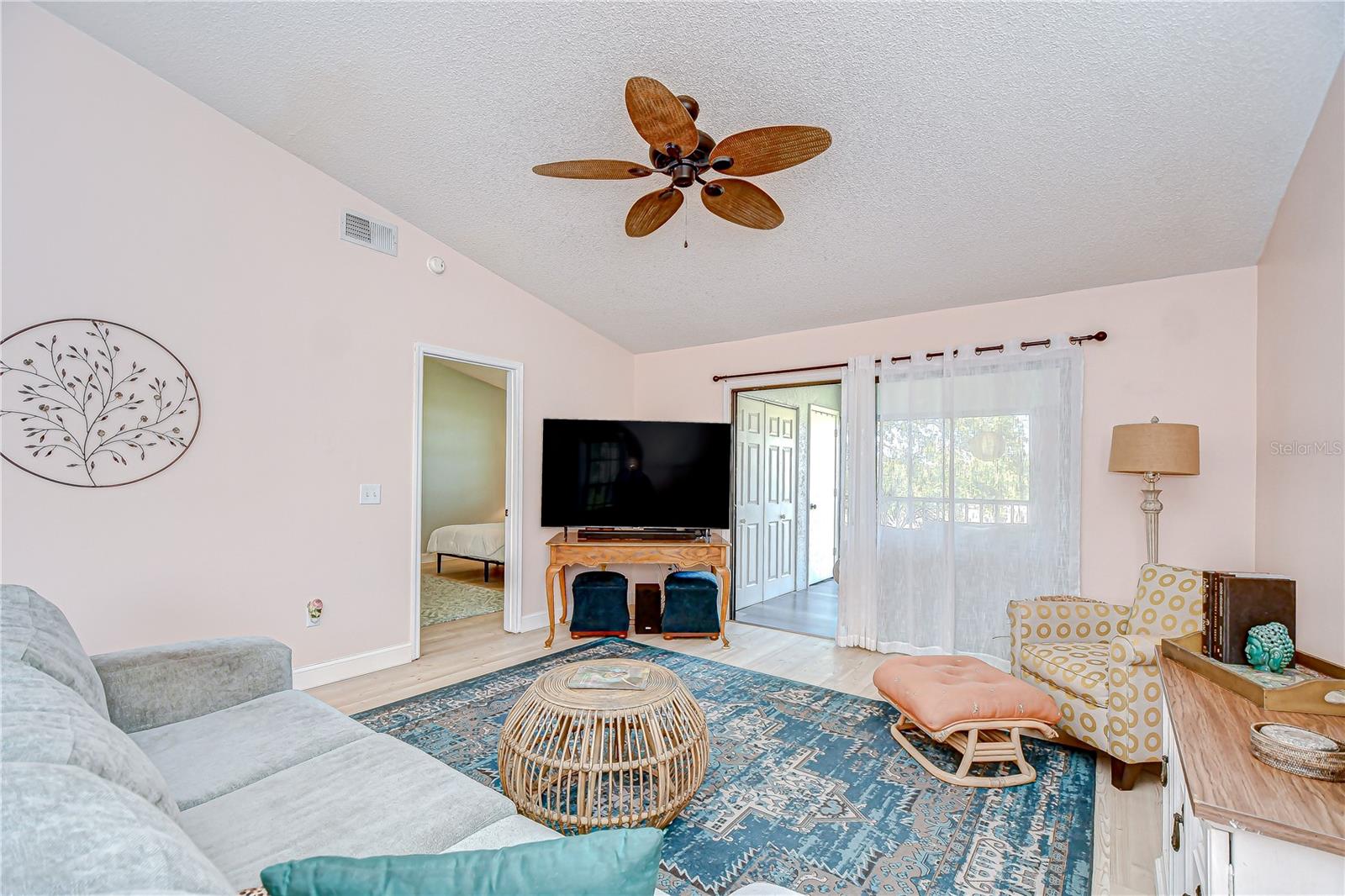 Image 21 of 42 For 2139 Elm Street 308