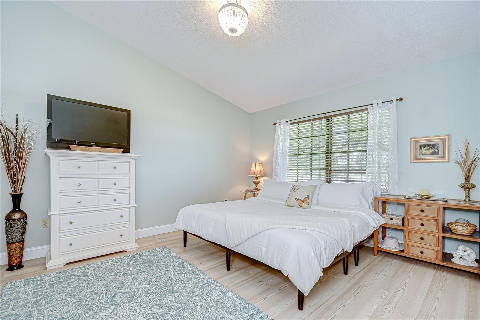 Image 22 of 42 For 2139 Elm Street 308