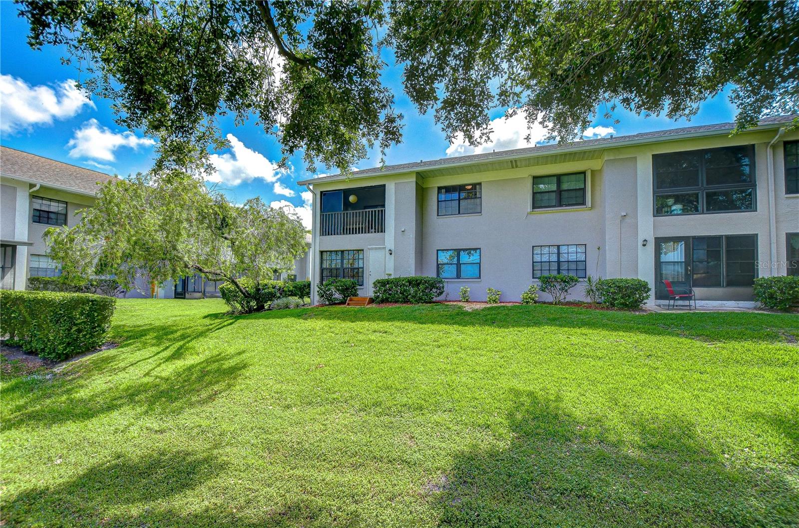 Image 3 of 42 For 2139 Elm Street 308