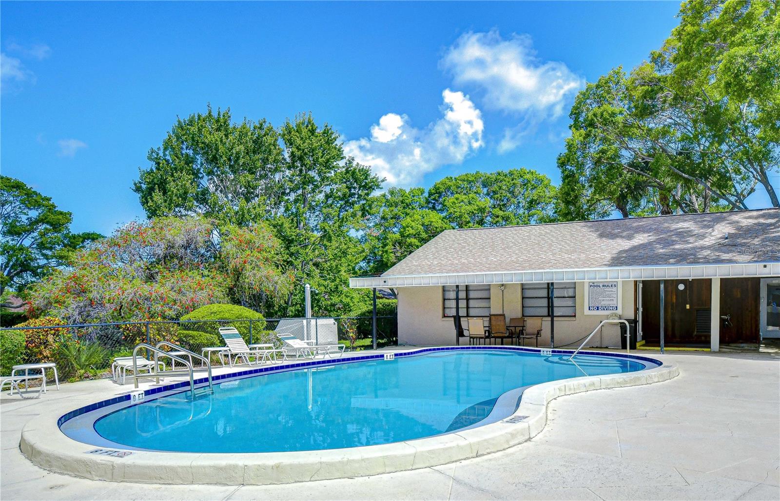 Image 4 of 42 For 2139 Elm Street 308