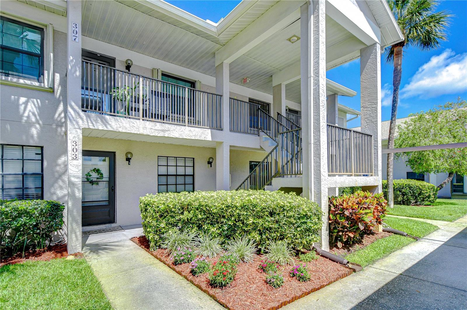 Image 6 of 42 For 2139 Elm Street 308