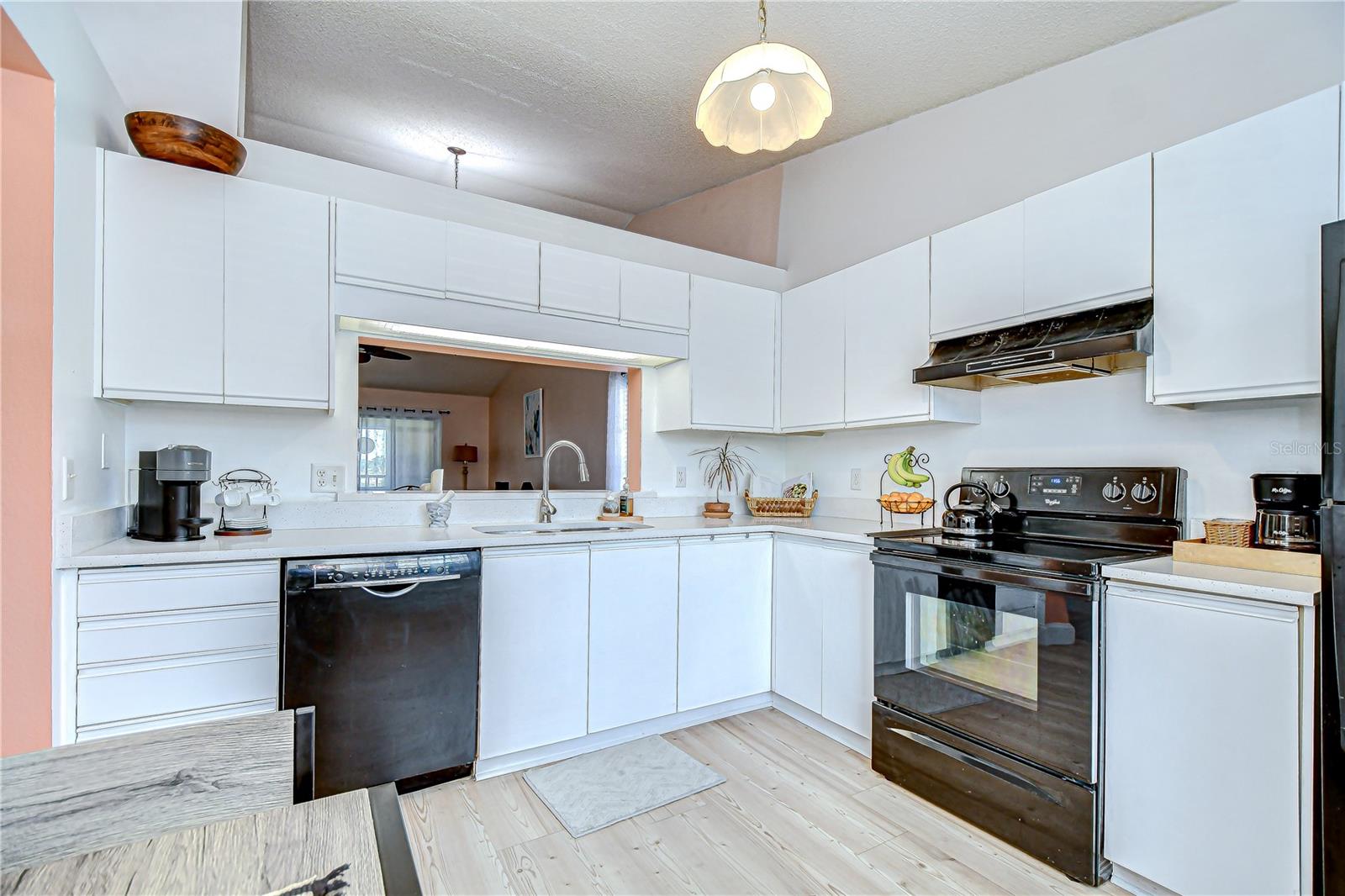 Image 9 of 42 For 2139 Elm Street 308