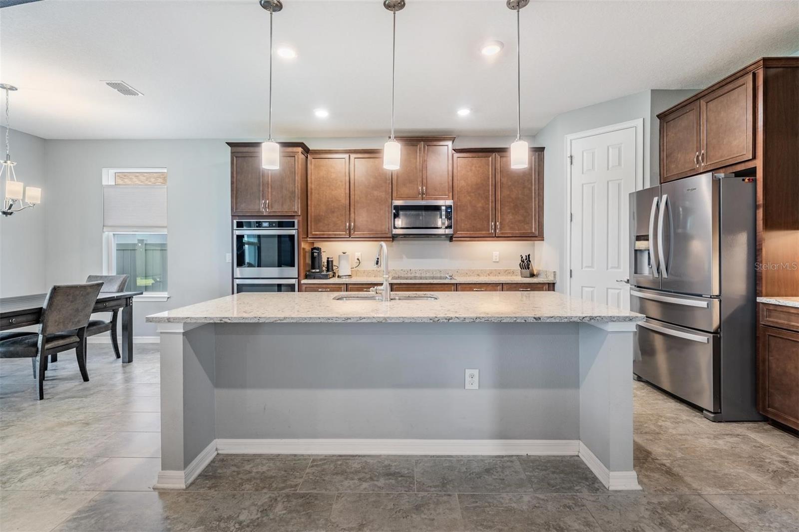Listing photo id 11 for 5416 Camberwell Lane