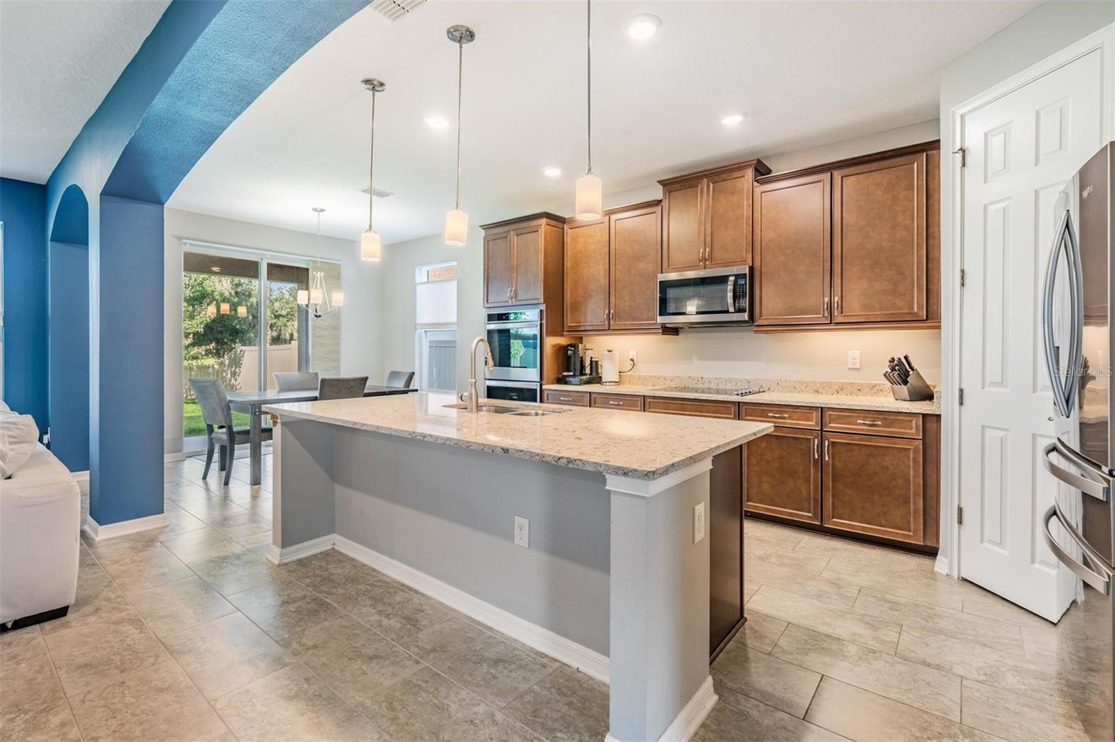 Listing photo id 12 for 5416 Camberwell Lane