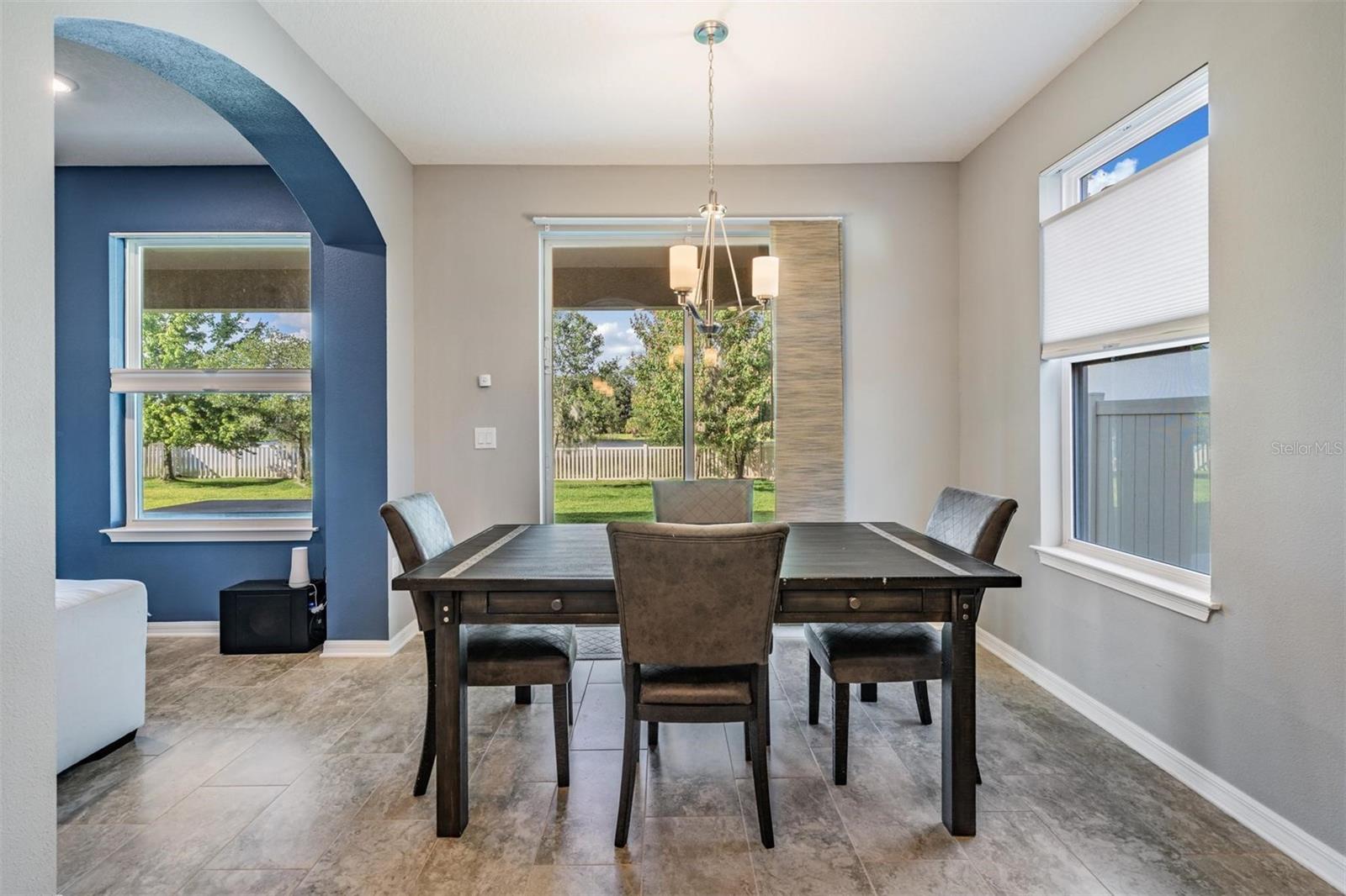 Listing photo id 13 for 5416 Camberwell Lane