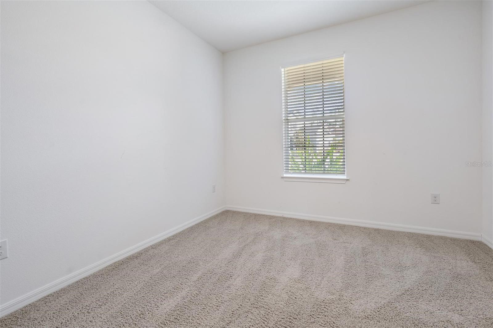 Listing photo id 17 for 5416 Camberwell Lane