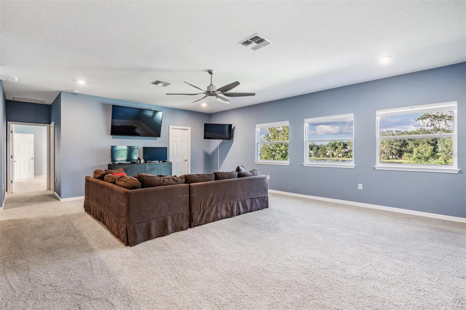 Listing photo id 18 for 5416 Camberwell Lane