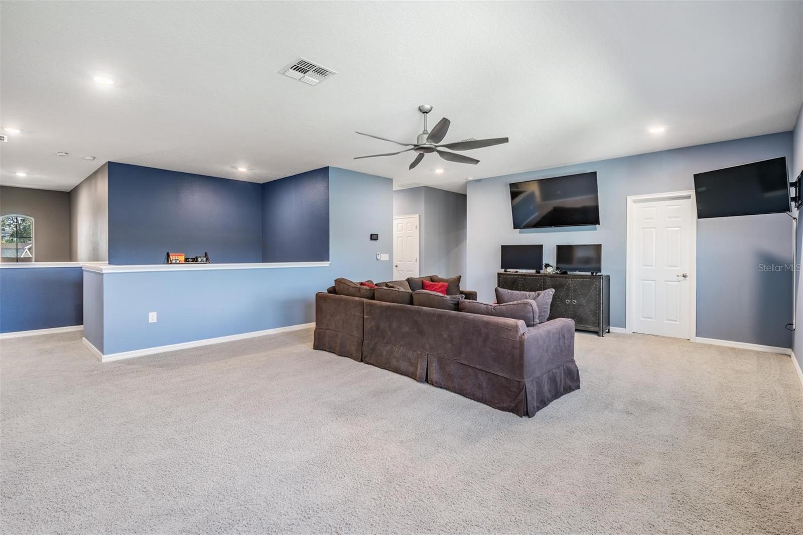 Listing photo id 19 for 5416 Camberwell Lane
