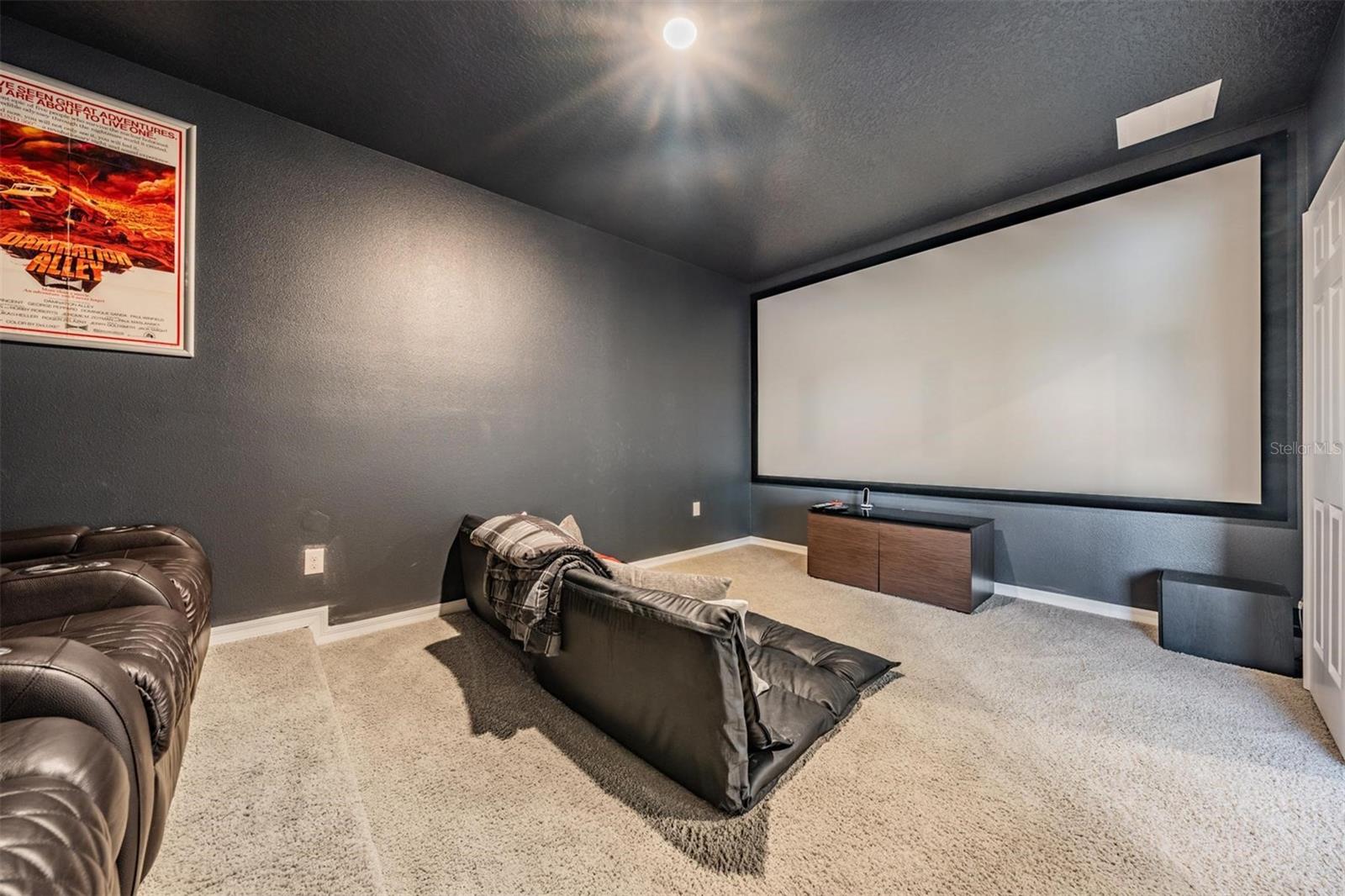 Listing photo id 21 for 5416 Camberwell Lane