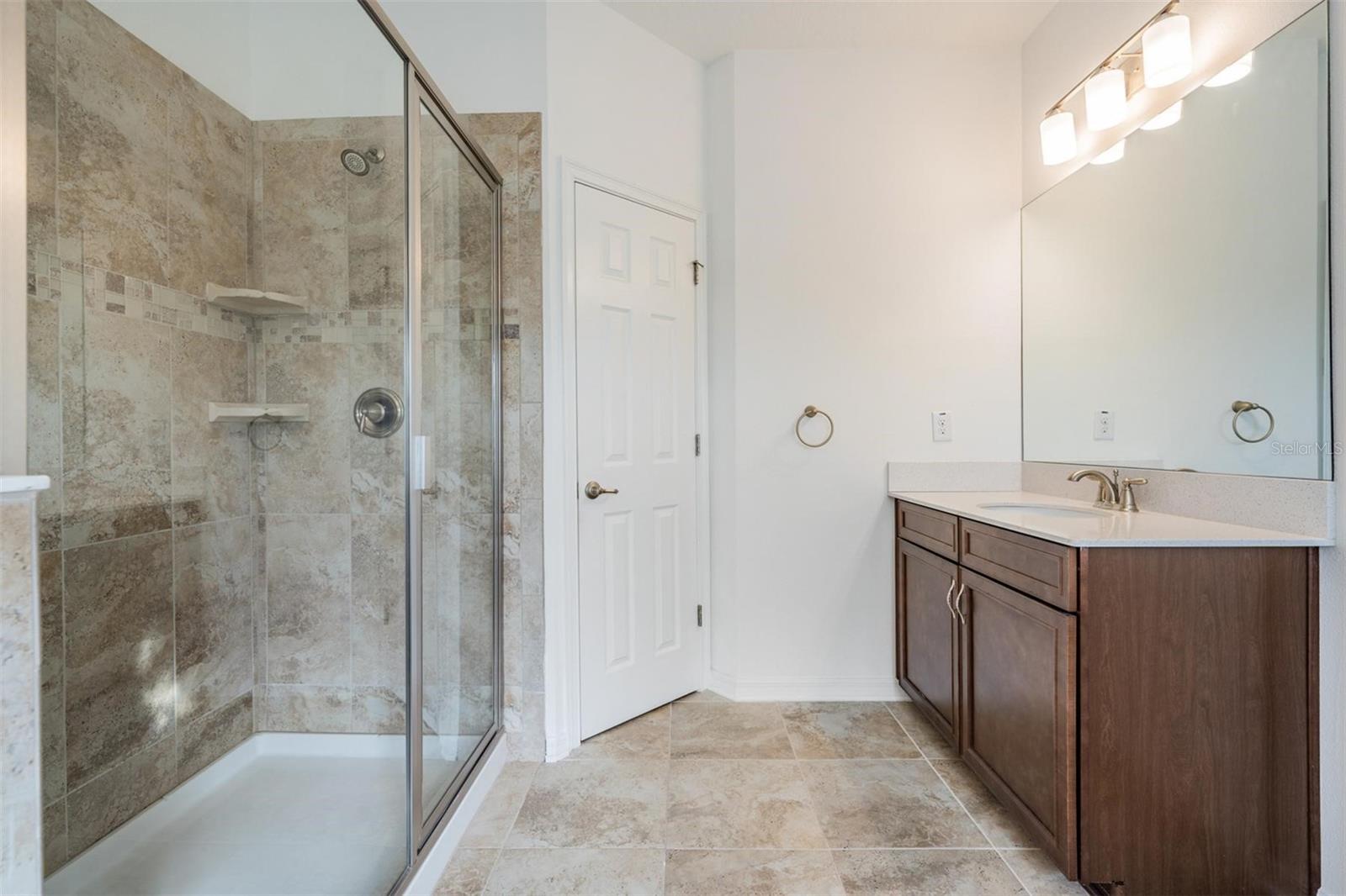 Listing photo id 25 for 5416 Camberwell Lane