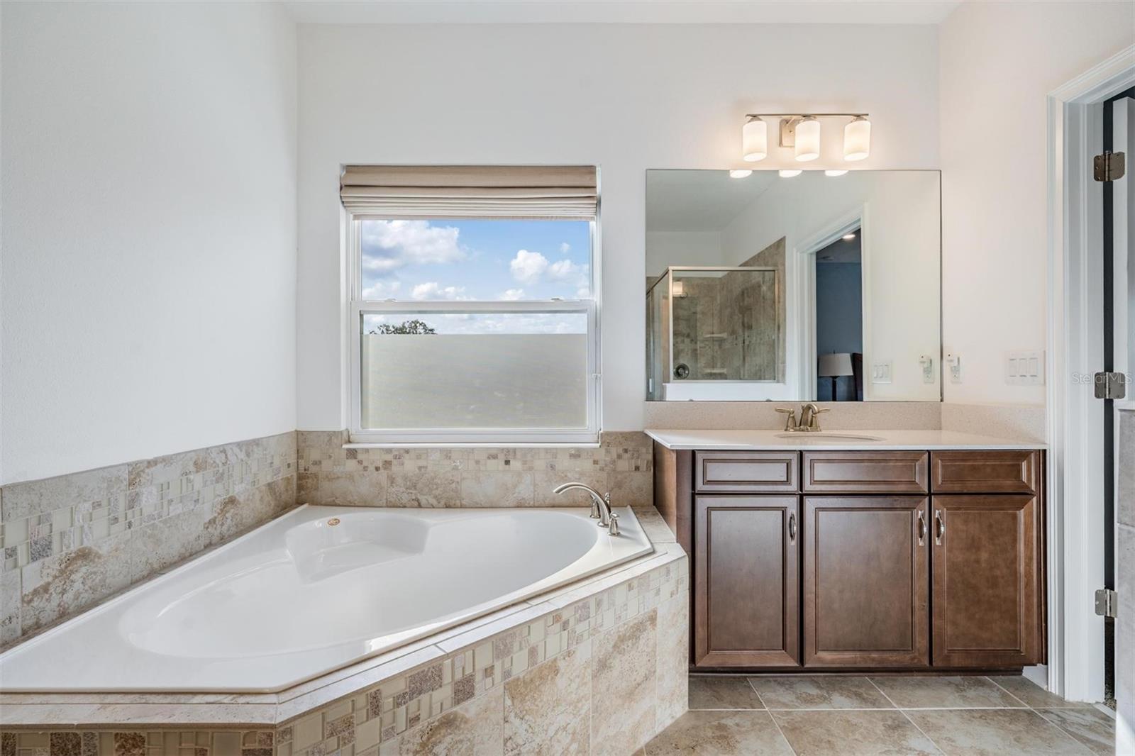 Listing photo id 27 for 5416 Camberwell Lane