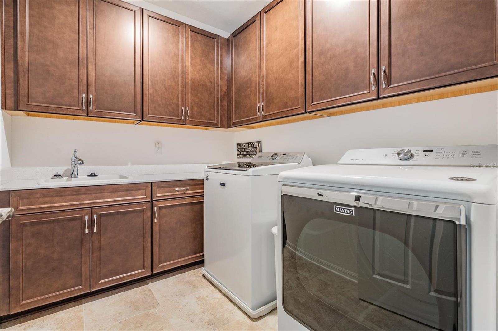 Listing photo id 36 for 5416 Camberwell Lane